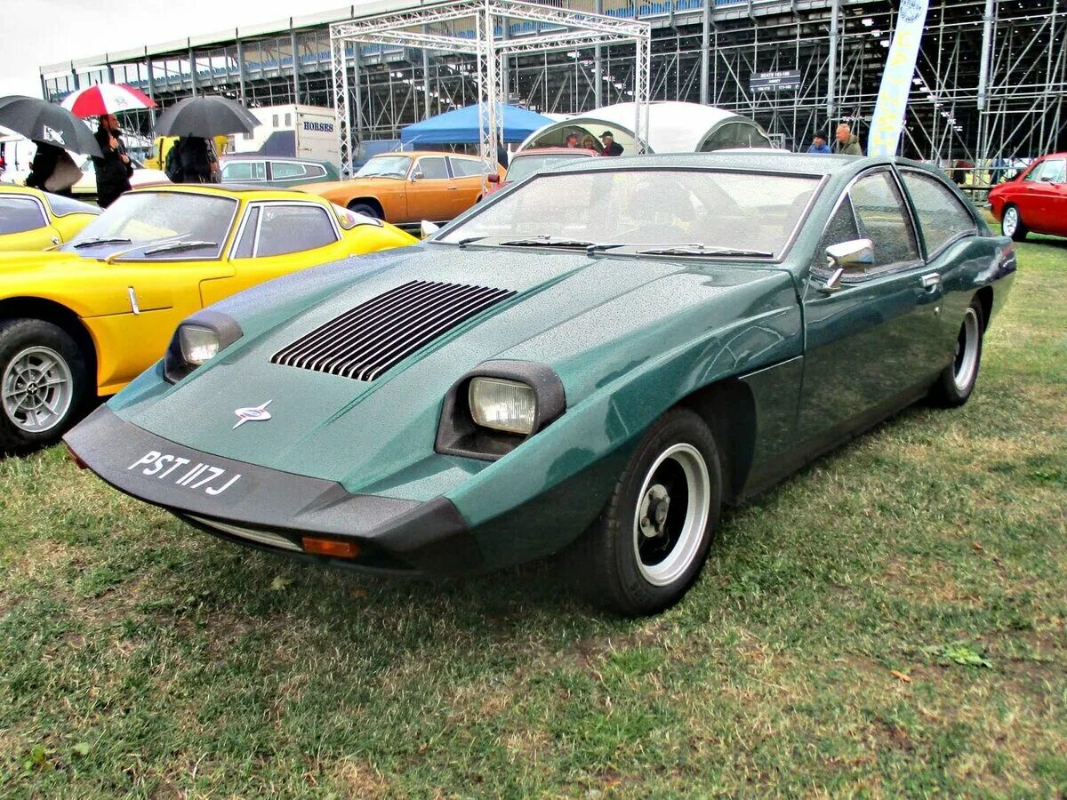 Автомобиль ну. Marcos Mantis m70. Marcos Mantis 1971. Маркос Мантис (1970). Marcos Mantis 1968 год.