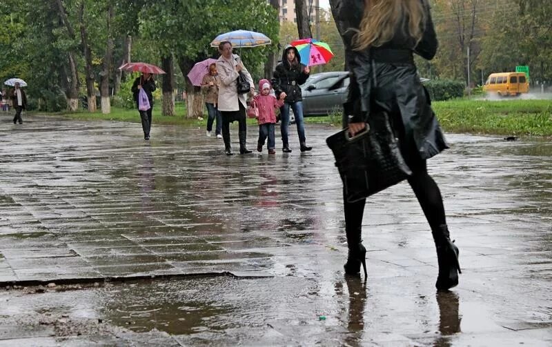 Поможет ли дождь. Три дня дождя. Дождь в Самаре. В балетках дождь. Три дня дождя фото.