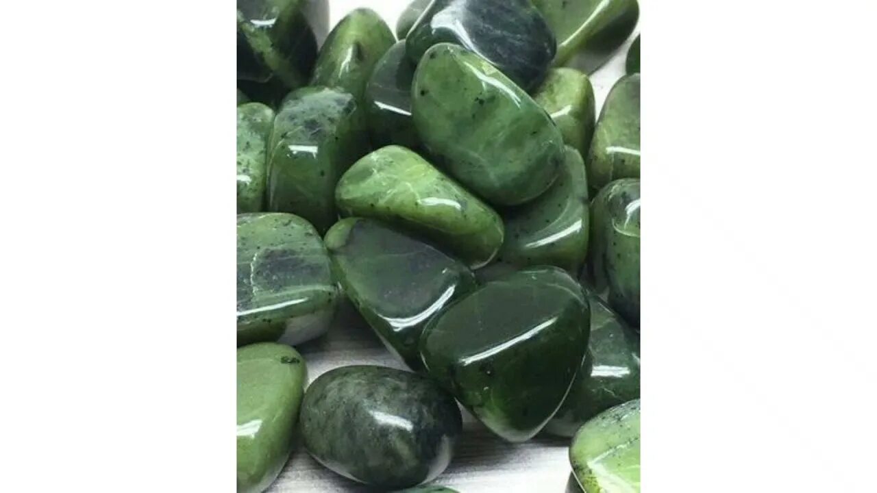 Наньян нефрит. Нефрит фото камня в природе. Похожий на нефрит самоцвет но прочнее. Похожий на нефрит самоцвет но прочнее. Жадеит камень розовый.