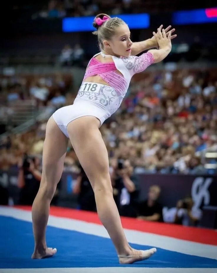 Пикантные позы. Ragan Smith спортивная гимнастика. Реган Смит гимнастика. Карли Паттерсон 2020. Девочки гимнастки.