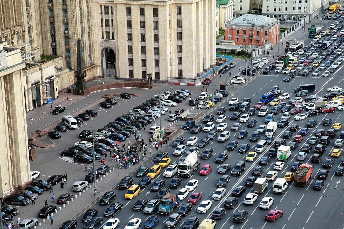 Час пик на дорогах. Пробки в Москве. Пробка на садовом кольце. Московские пробки. Машины в Москве.