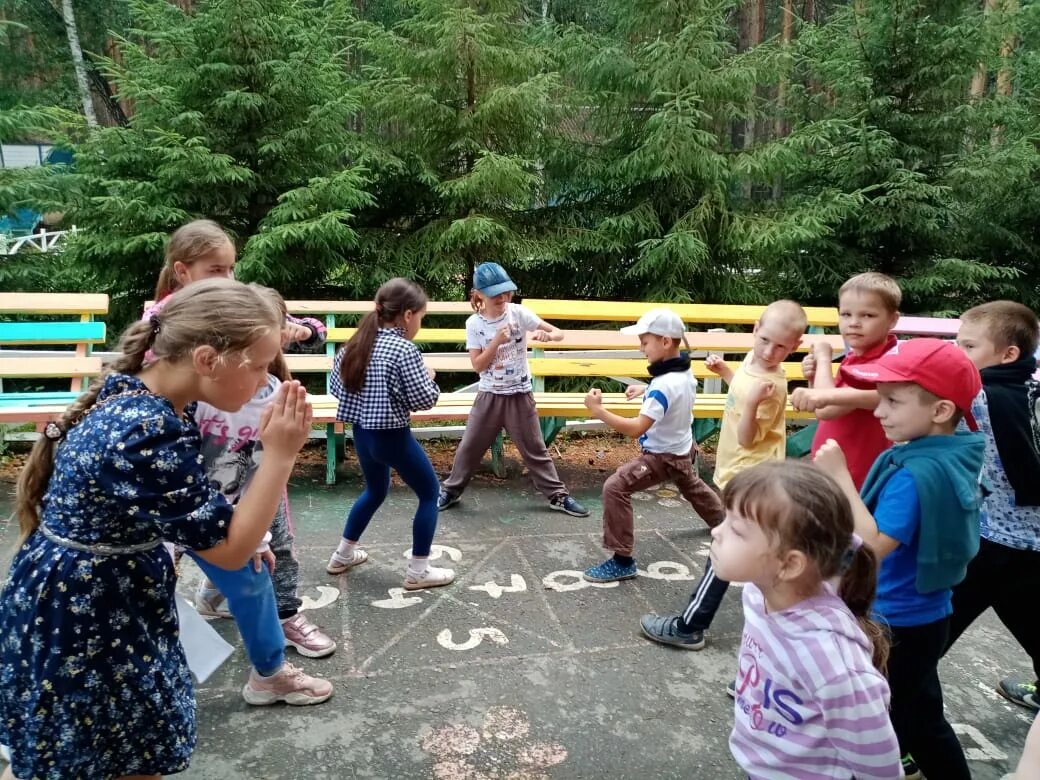 Лагерь спутник свердловская область. Буревестник загородный лагерь екатеринбург. Смены загородного лагеря. Загородный лагерь краб3э 3 в улан-удэ. Абзаково лагерь 2022.