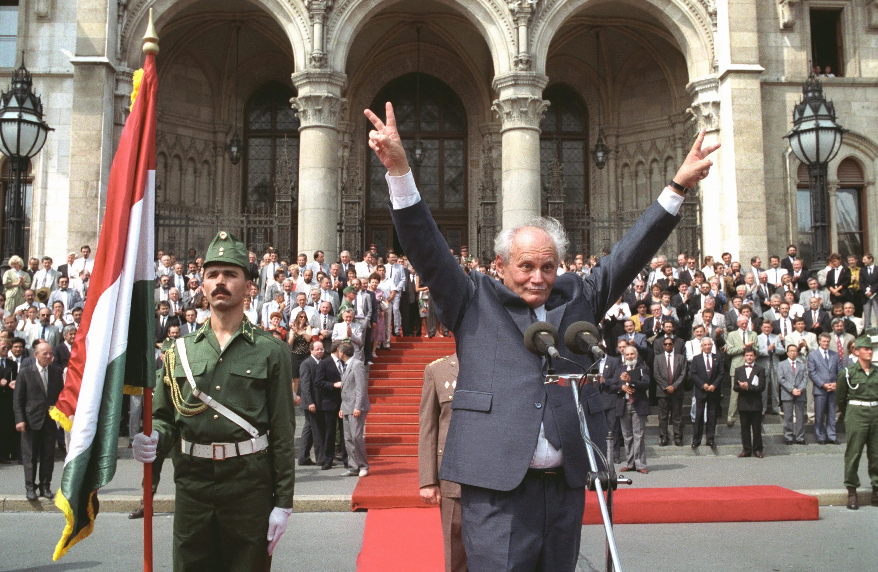 Болгария 1989 г революция. Бархатные революции в польше и венгрии. Революция в чехословакии 1989. Венгрия 1989. Революция в венгрии 1989.
