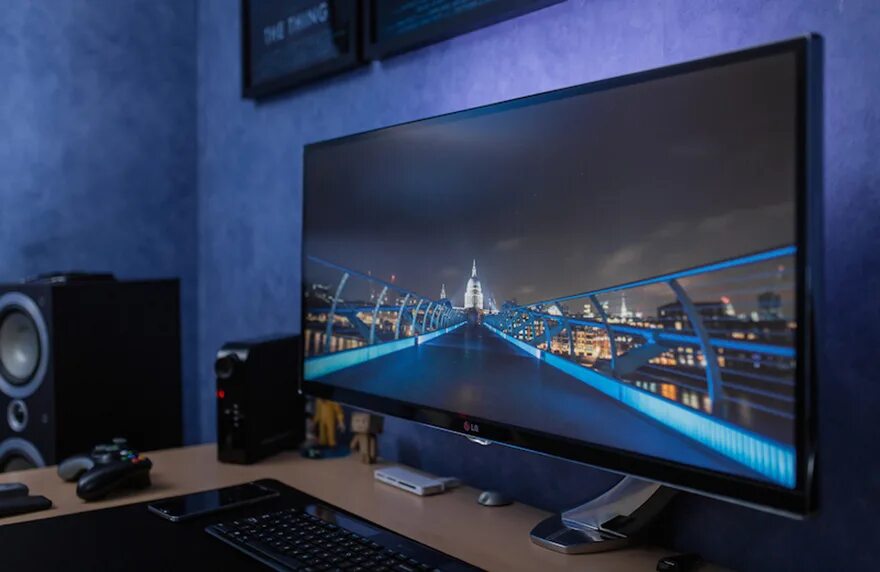 Край монитора. LG 34 um 95-p. Игровой монитор Samsung 49" chg90 32:9. Монитор 3440x1440.