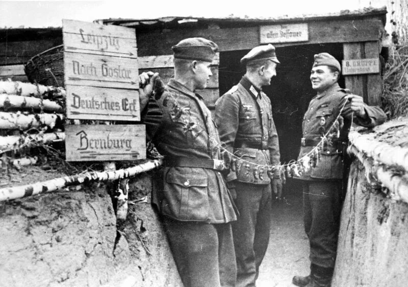 Правда 2 мировой войны. Немецкие солдаты в окопах 1945. Немецкие солдаты на Восточном фронте.