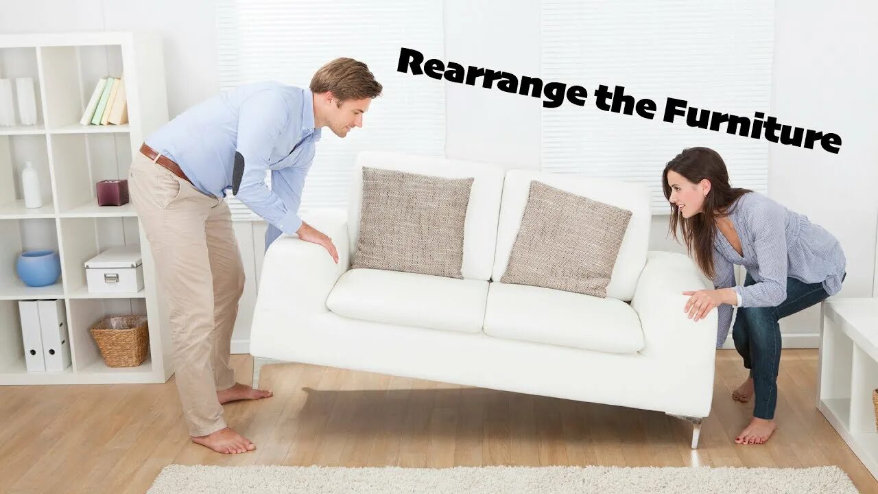Из диваны вытаскивает девушек. She the furniture in her. Двое несут стол. She the furniture in her. Комната для женщины.