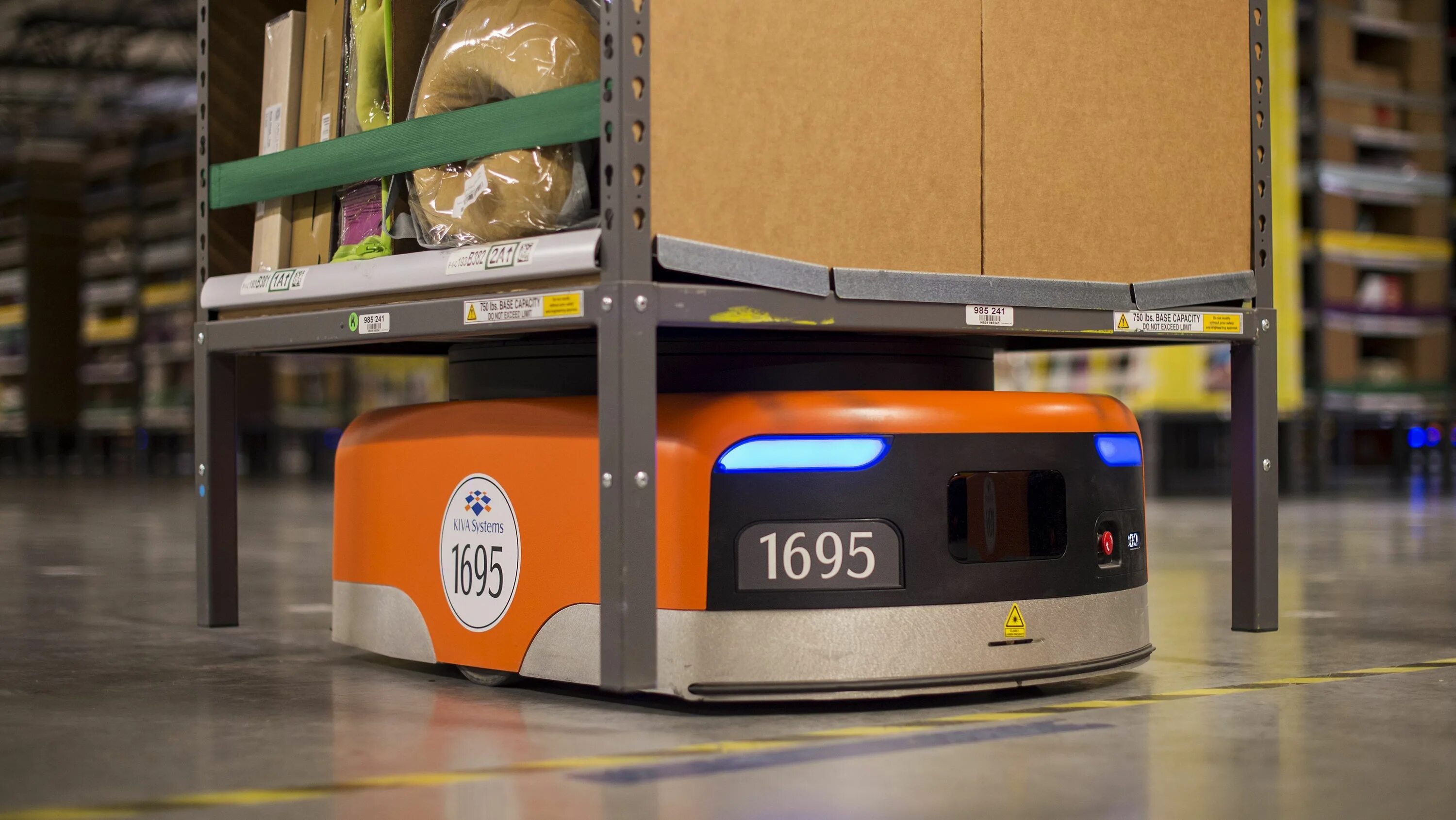 Роботы амазон. Роботы kiva amazon. складские роботы kiva systems. амазон роботикс для складов. робот транспортер amazon.