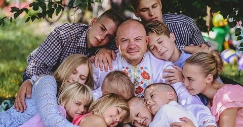 А что у отца то большая семья