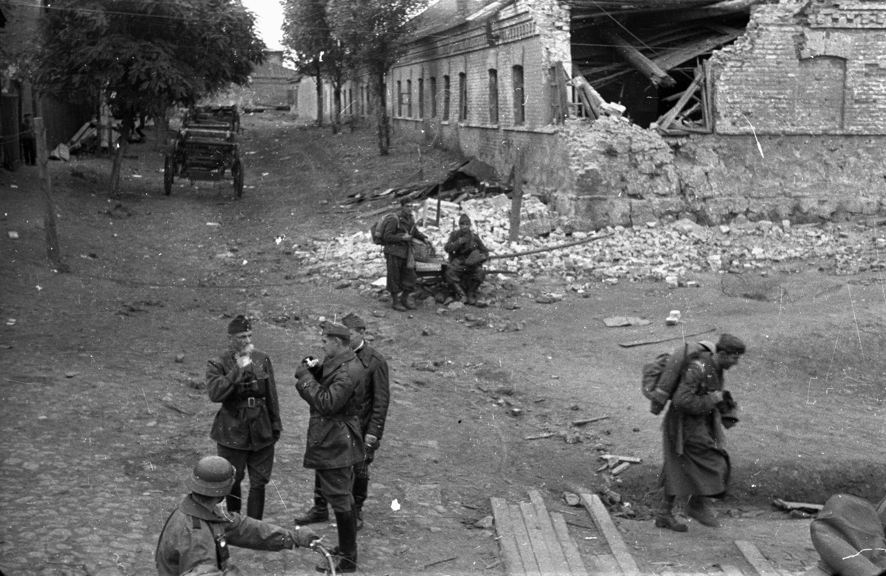 Украина во второй мировой. Украина в оккупации 1941-1943. Оккупированная Украина 1941. Оборона Днепропетровска 1941.