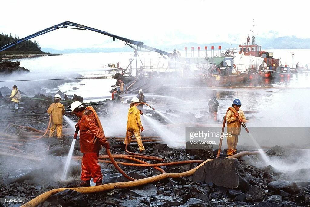 Международная ответственность за загрязнение нефтью. Exxon valdez oil spill. 1989 exxon valdez oil spill in alaska. эксон вальдез загрязнение. exxon valdez остров найт в нефти.