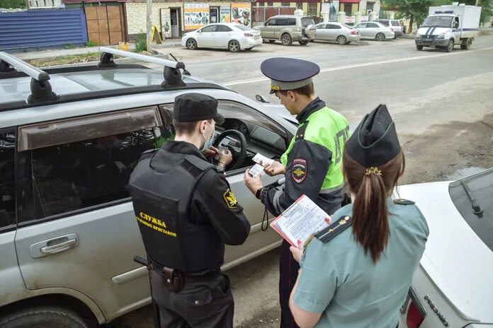 Приставы взыскание задолженности. Рейд по взысканию задолженностей. Судебные приставы в Узбекистане. ФССП авария. Приставы должник в другом городе