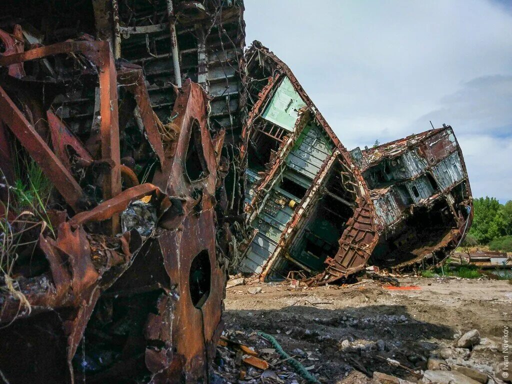Кладбище кораблей балтийск. Балтийская коса кладбище кораблей. Кладбище военных кораблей балтийск. Кладбище военных кораблей балтийск. Кладбище кораблей калининград.