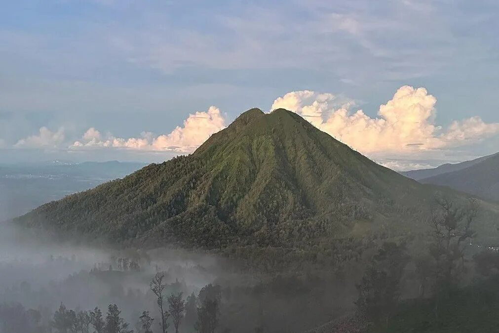действующий вулкан в индонезии. извержение вулкана кракатау 1883. вулкан бромо в индонезии. анак кракатау вулкан. действующий вулкан в индонезии.