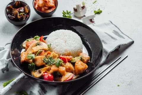 Как правильно есть рис с том ямом