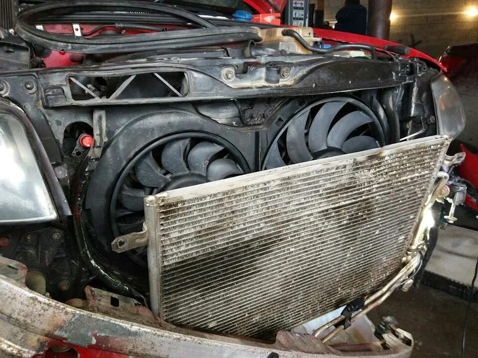 Радиатор для автомобол. Радиатор ваз 2112. Радиатор охлаждения авто. Крепление радиатора ваз калина. Радиатор кондиционера skoda fabia.