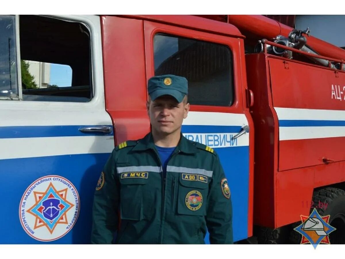 Старший пожарный водитель. Пожарный водитель. Водитель пожарного автомобиля. Форма одежды водителя пожарного автомобиля. Форма водителя пожарной машины.
