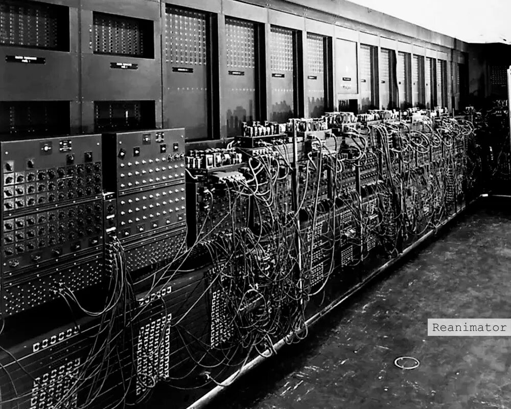 Электронно цифровой компьютер. Электронно-вычислительная машина eniac.. первая эвм эниак. eniac компьютер 1946 год. первая эвм эниак 1946 г.