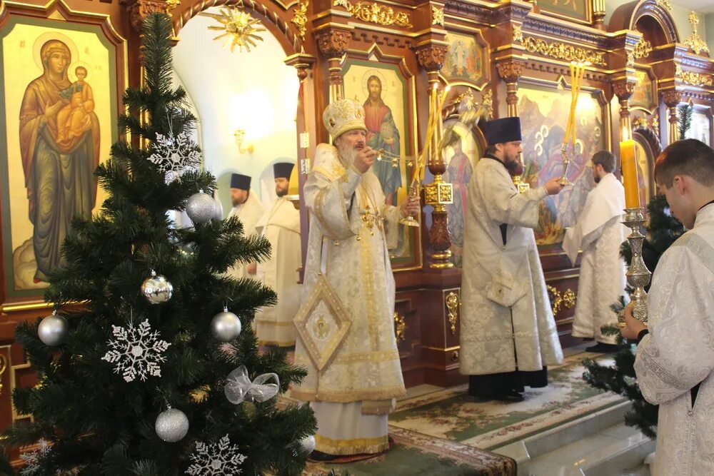 Служба в сочельник рождества. Богослужение в рождественский сочельник патриарх кирилл. Освящение сретенских свечей. Время службы в сочельник. Навечерие рождества христова рождественский сочельник служба.