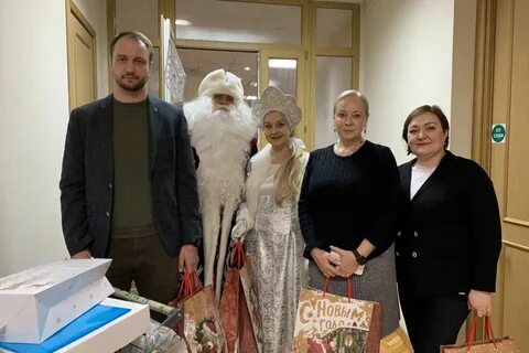 Тепло поздравил