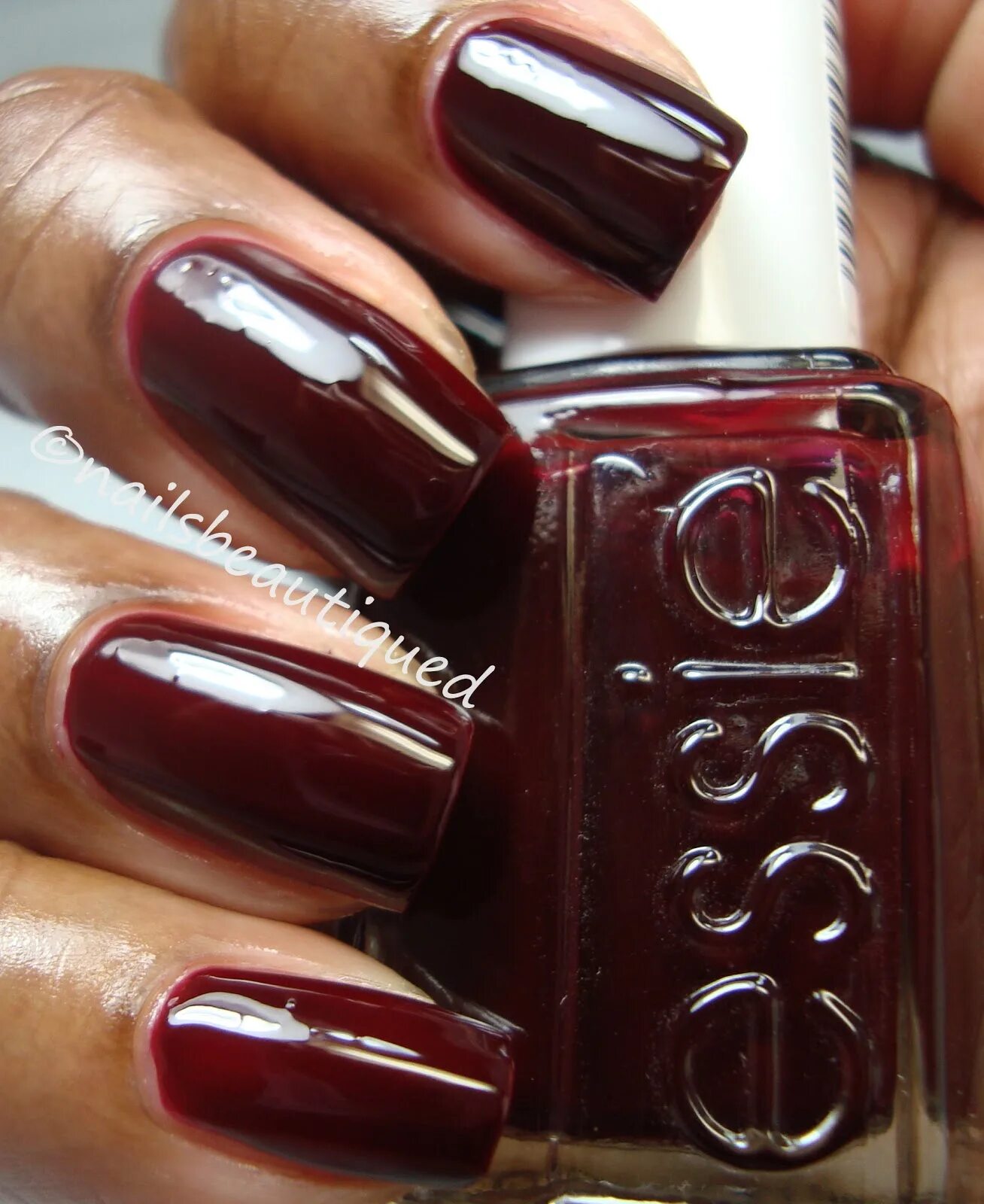 Shellac Oxblood. Oxblood цвет. Chanel rouge Noir CND Oxblood. Essie темно вишневый. Тушь rad oxblood купить