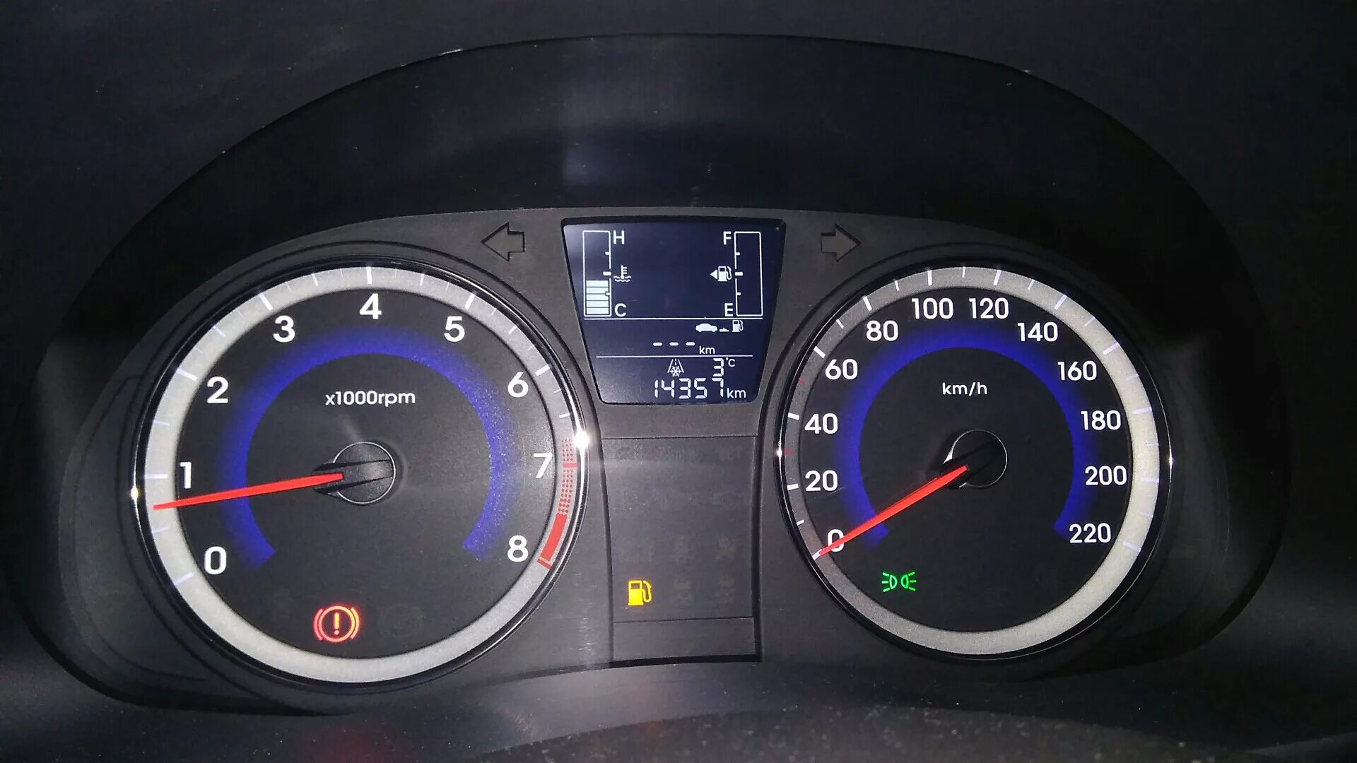 Сколько бак на хендай солярис. Панель приборов hyundai solaris 2015. hyundai solaris 2015 полный бак. полный бак солярис 1.6. щиток приборов хендай солярис 1.