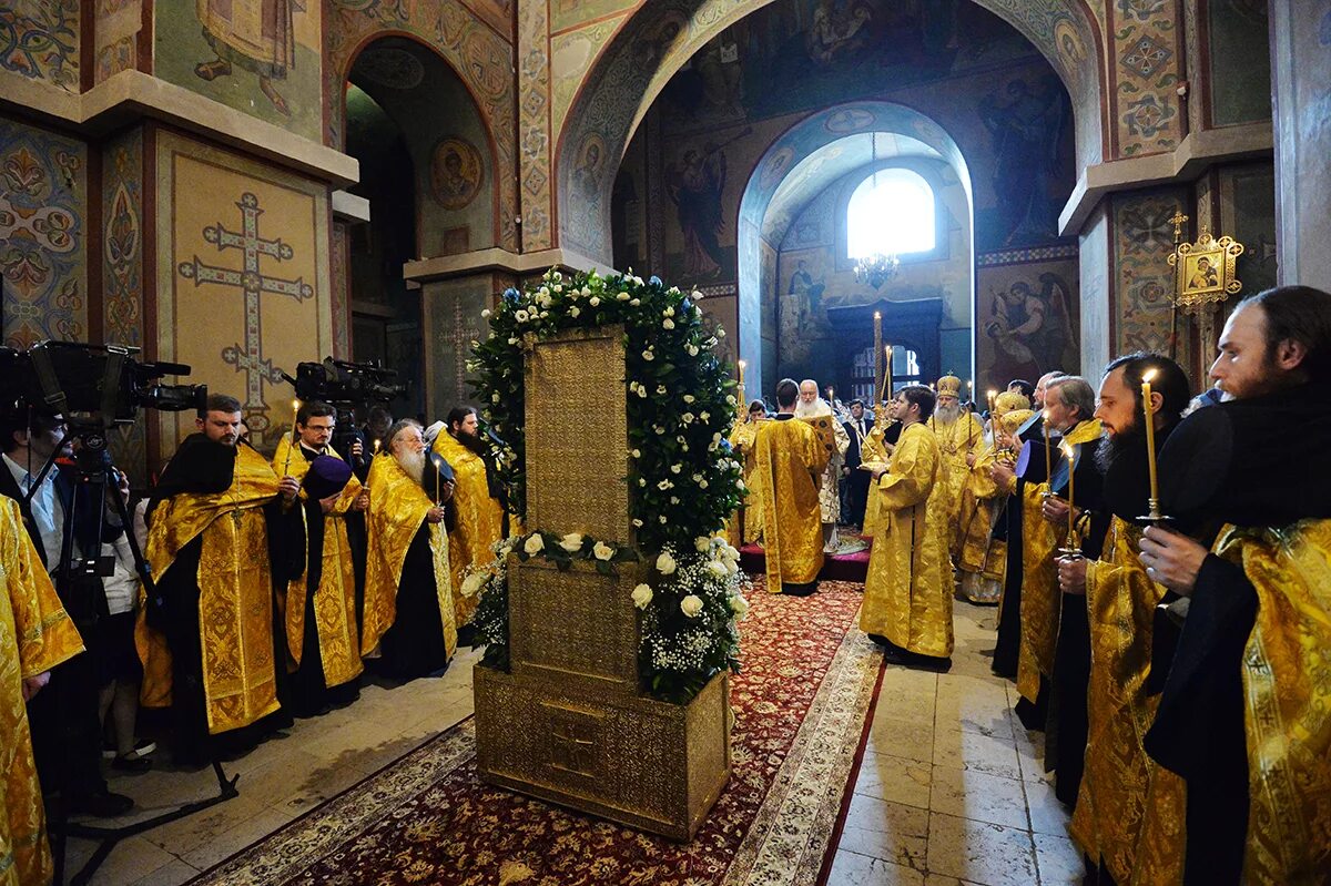 Софийский кафедральный собор великого новгорода. Софийский собор великий новгород иконы. Мощи в соборе святой софии в новгороде. Анна новгородская новгородская епархия. Фрески монастыря святого креста в иерусалиме.