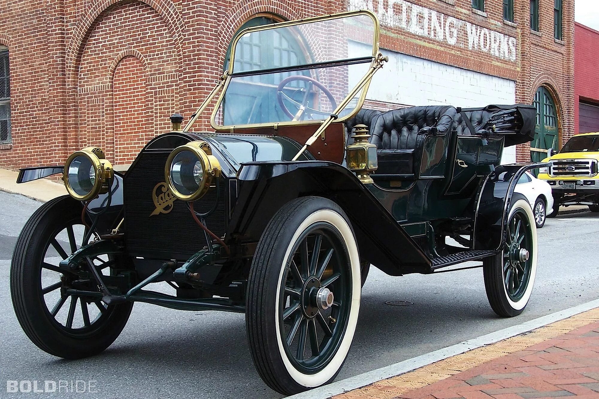 Включи век машин. Cadillac 30 1910. Кадиллак 1910. Cadillac model 30. Cadillac 1900.