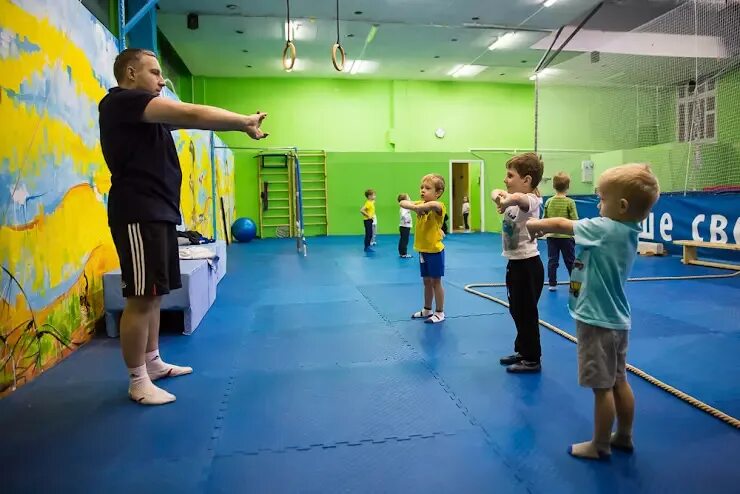 Акробат батуты саянск. Акробат, центр гимнастики. Занятия на домашнем батуте для детей. Братиславская батутный центр. Батутный центр акробат.