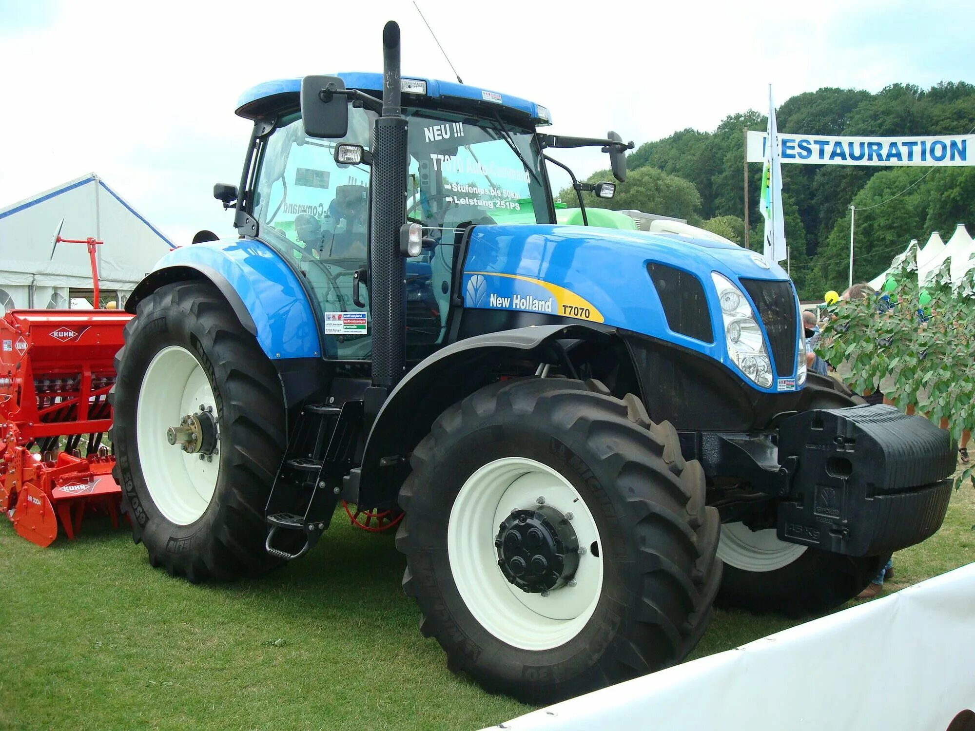 New holland цена. New Holland t7070. Трактор Нью Холланд т70. New Holland 2022 трактор. Трактор New Holland t7070 характеристики.