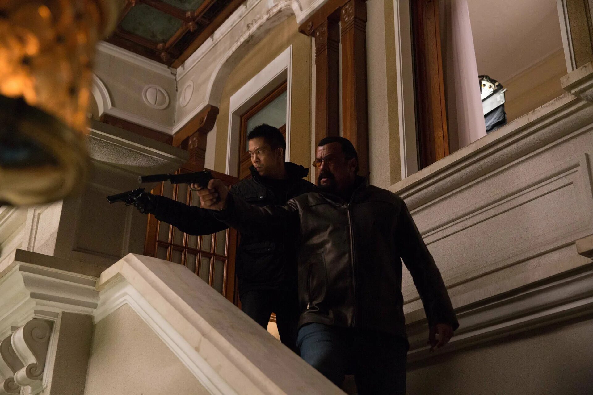 напарники (2022) боевик. фэйбл киллер который не убивает. телохранитель киллера гари олдман. перехвати наемного убийцу в полночь. перехвати наемного убийцу в полночь.