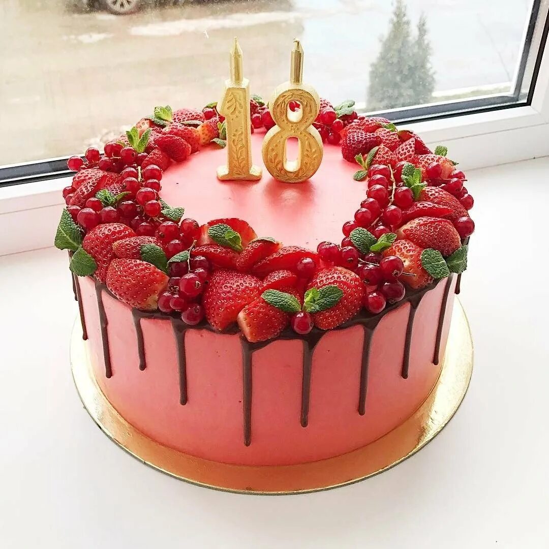 Торты на день рождения девушке 20. Торт с днем рождения!. Красивые торты на день рождения. Декор торта для девушки. Торт девочка.