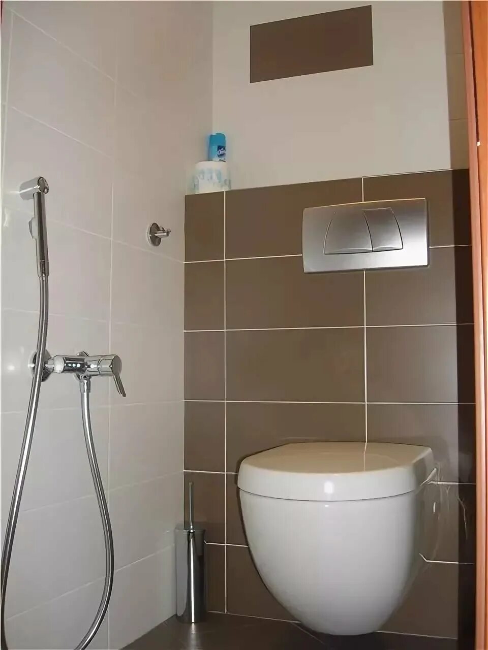 Туалеты души. Гигиенический душ Grohe Sena 26329000. 26329000 Sena душевой набор с гигиеническим душем душевой шланг Silverflex 1000 мм. Инсталляция Грое с гигиеническим душем. Гигиенический душ в туалете Grohe.