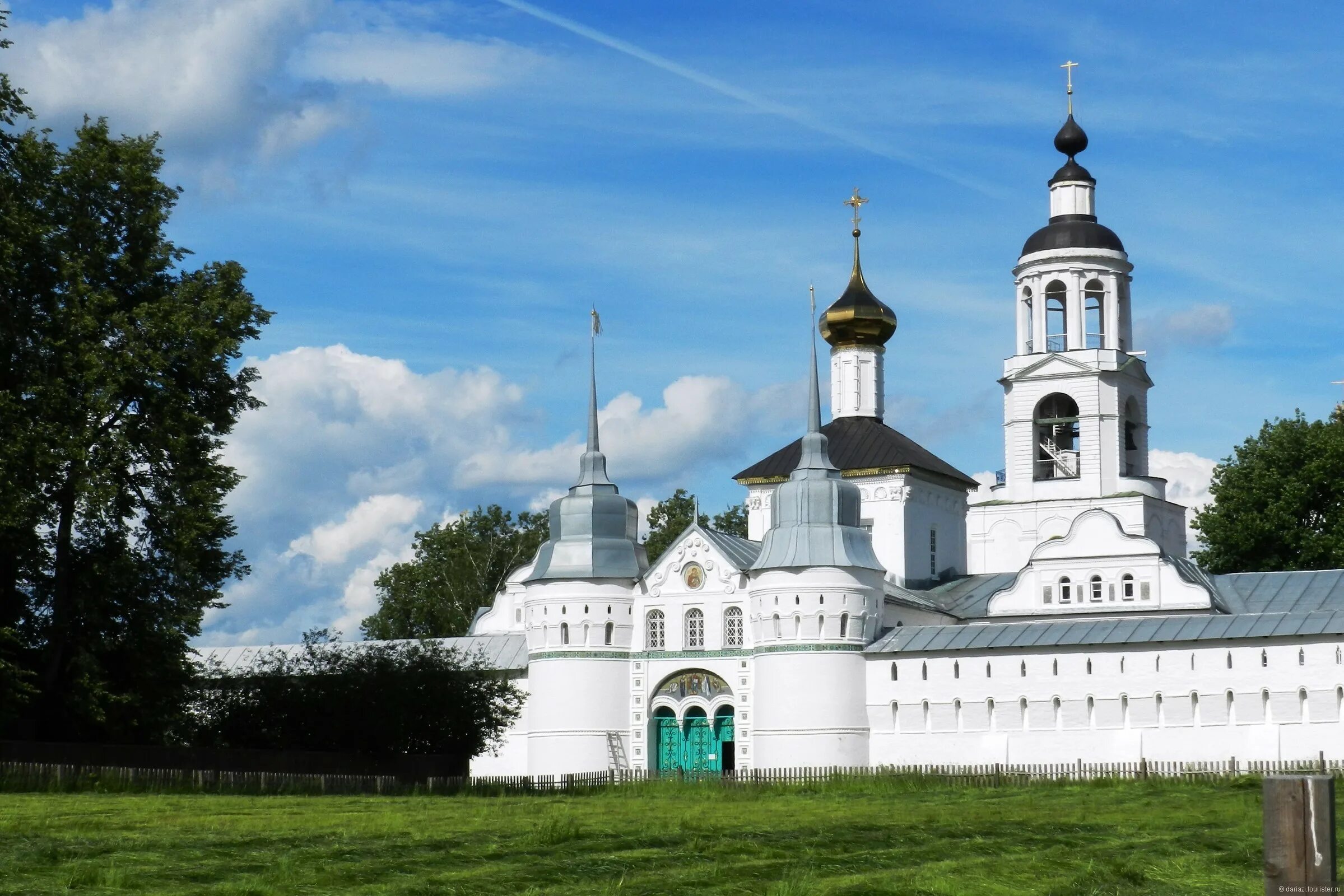 Свято введенский женский монастырь ярославль. Свято-Введенский Толгский монастырь. Толгский монастырь Ярославль. Толга женский монастырь Ярославль. Толгский Введенский женский монастырь в Ярославле.