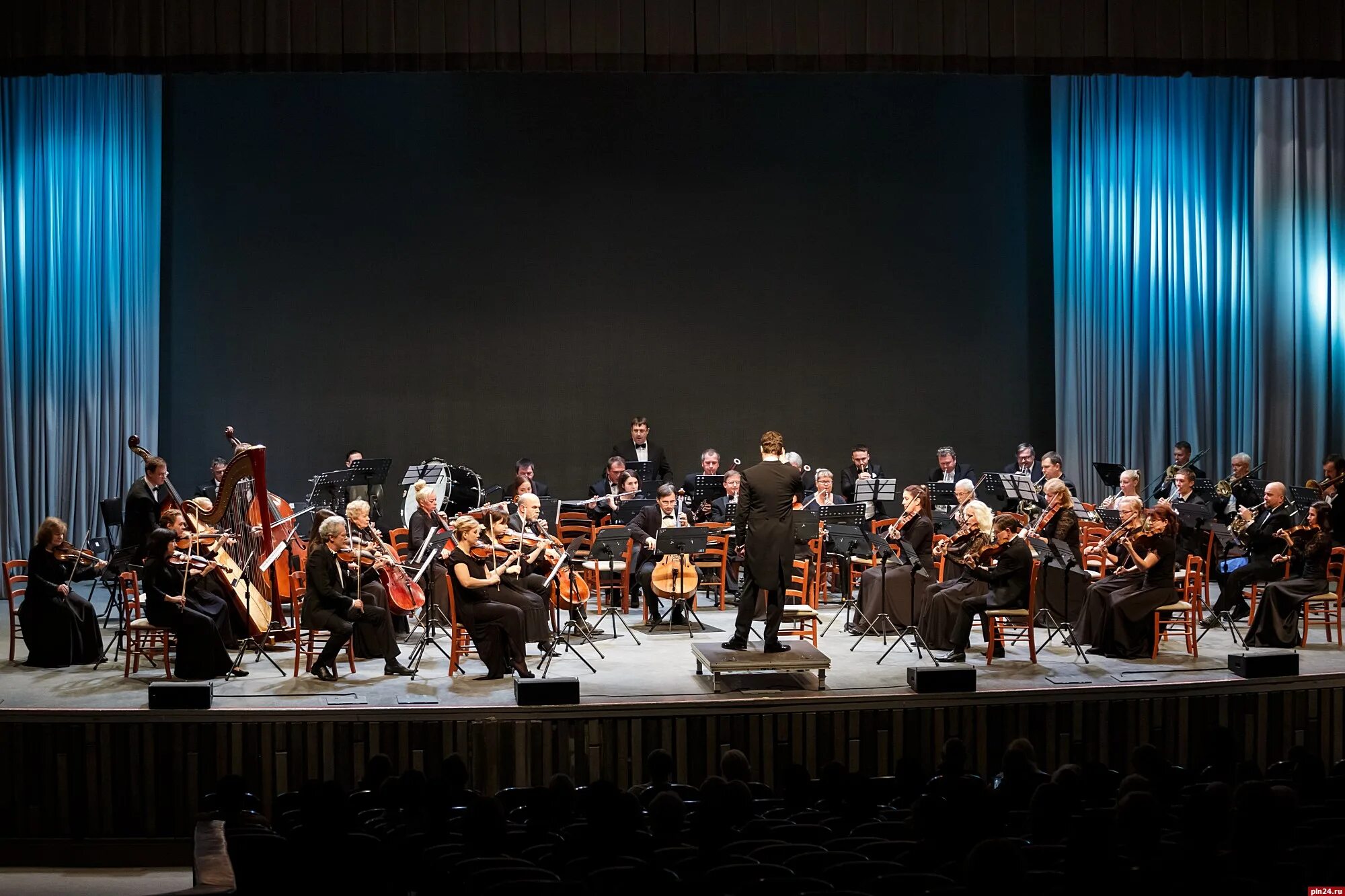 Группа академический симфонический оркестр московской филармонии. Симфонический оркестр дал. Тульский филармонический симфонический оркестр. 8 марта симфонический оркестр. Концерт губернаторского симфонического оркестра псковской области.