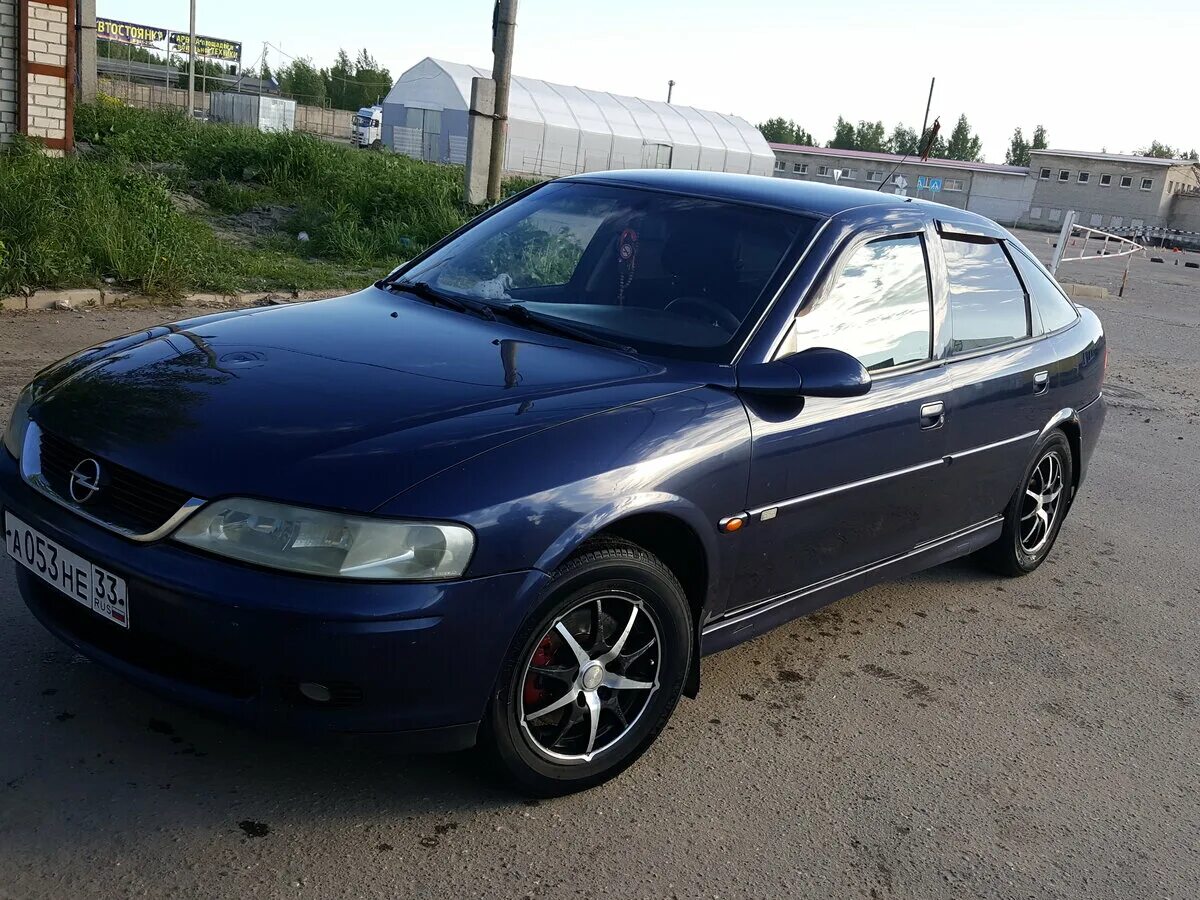 Купить опель вектра б рестайлинг. Опель Вектра 1999. Opel Vectra 1999. Опель Вектра лифтбек 1997. Опель Вектра б 1999.