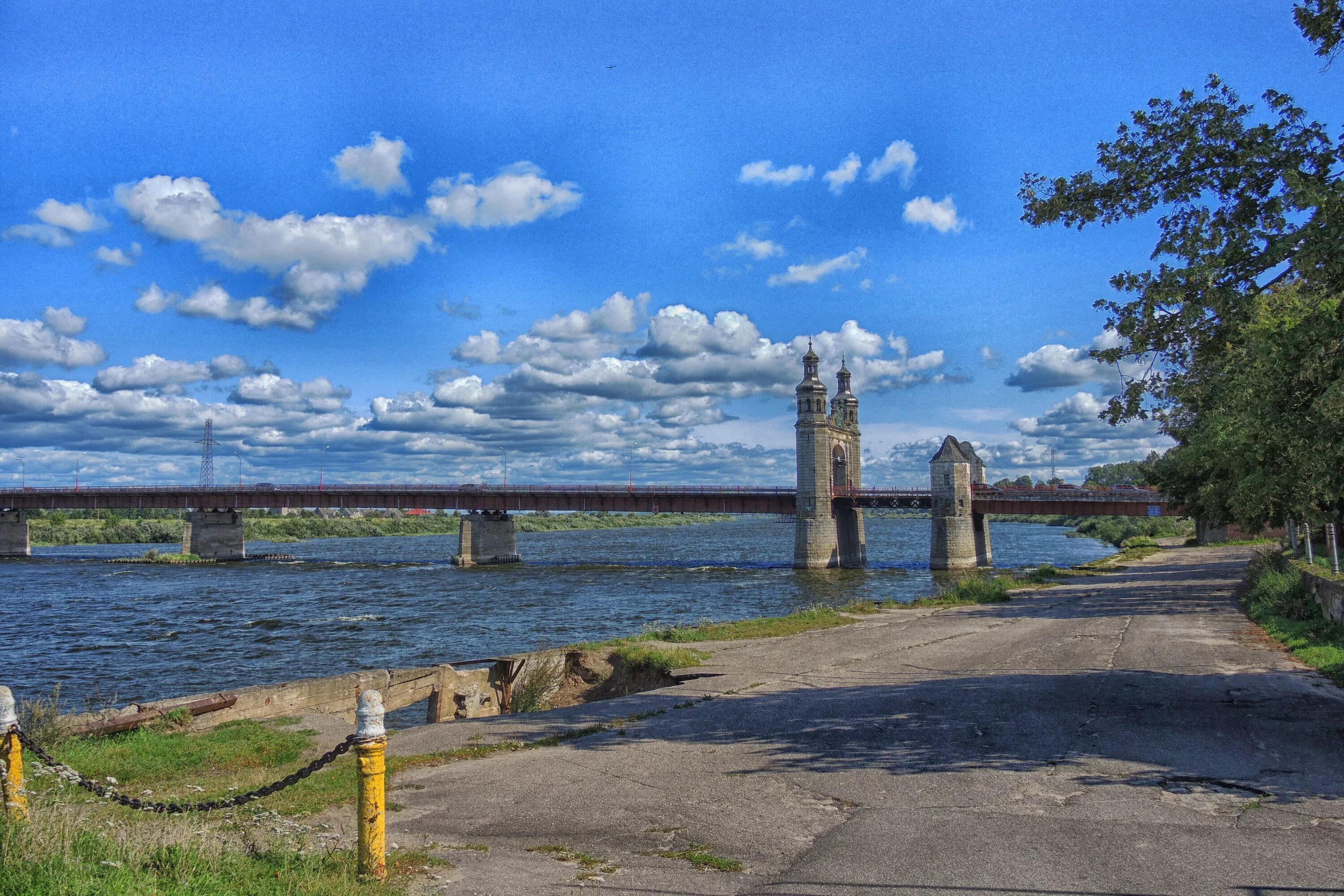 Город на немане 6 букв. Мост королевы луизы калининград. мост королевы луизы. панемуне мост луизы. город неман калининградской области.