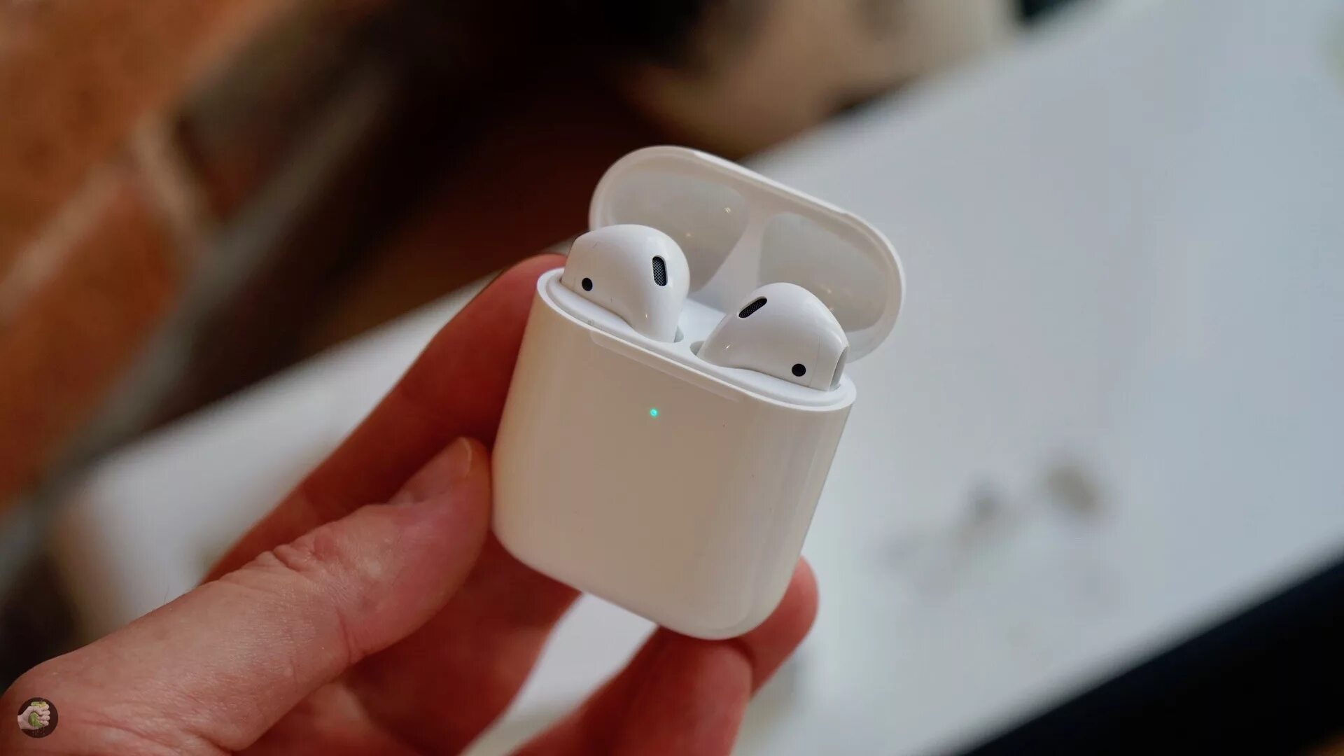 Лучшие реплики airpods. AIRPODS 2 оригинал. AIRPODS 2 Generation. AIRPODS 2 2 поколения. Лучшая реплика AIRPODS 2.