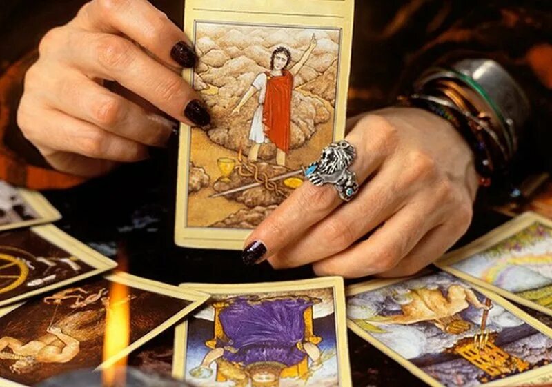 Карты "таро". Гадаю на картах таро. Таро forgotten legends. Свечи гадальные. Гадание таро забытых.