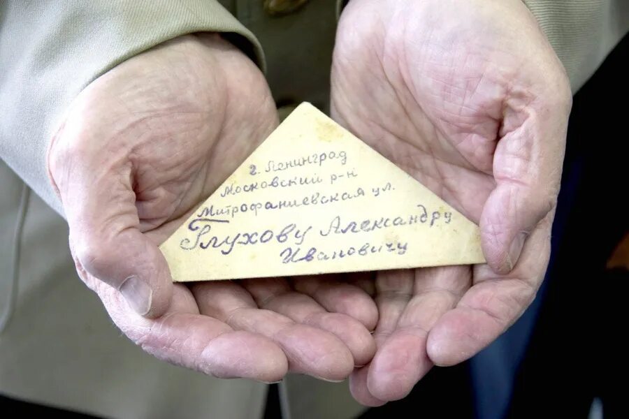 Письмо с фронта. Письма военных лет. Письмо пятерых военнопленных из гестаповского застенка города киева. Письма военных лет. Висит письмо.