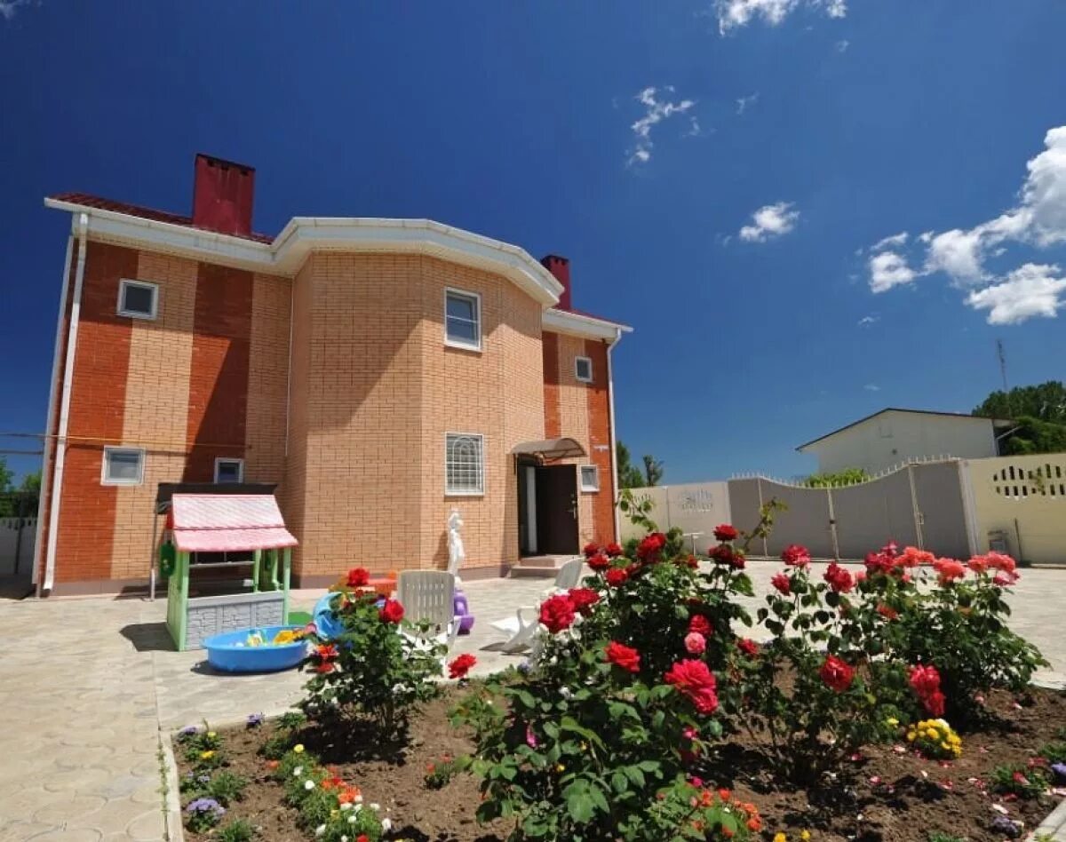 Поселок за родину краснодарский край. Family spa resort голубицкая. Ривьера тамань. Уют тамани посёлок волна. Ривьера тамань.