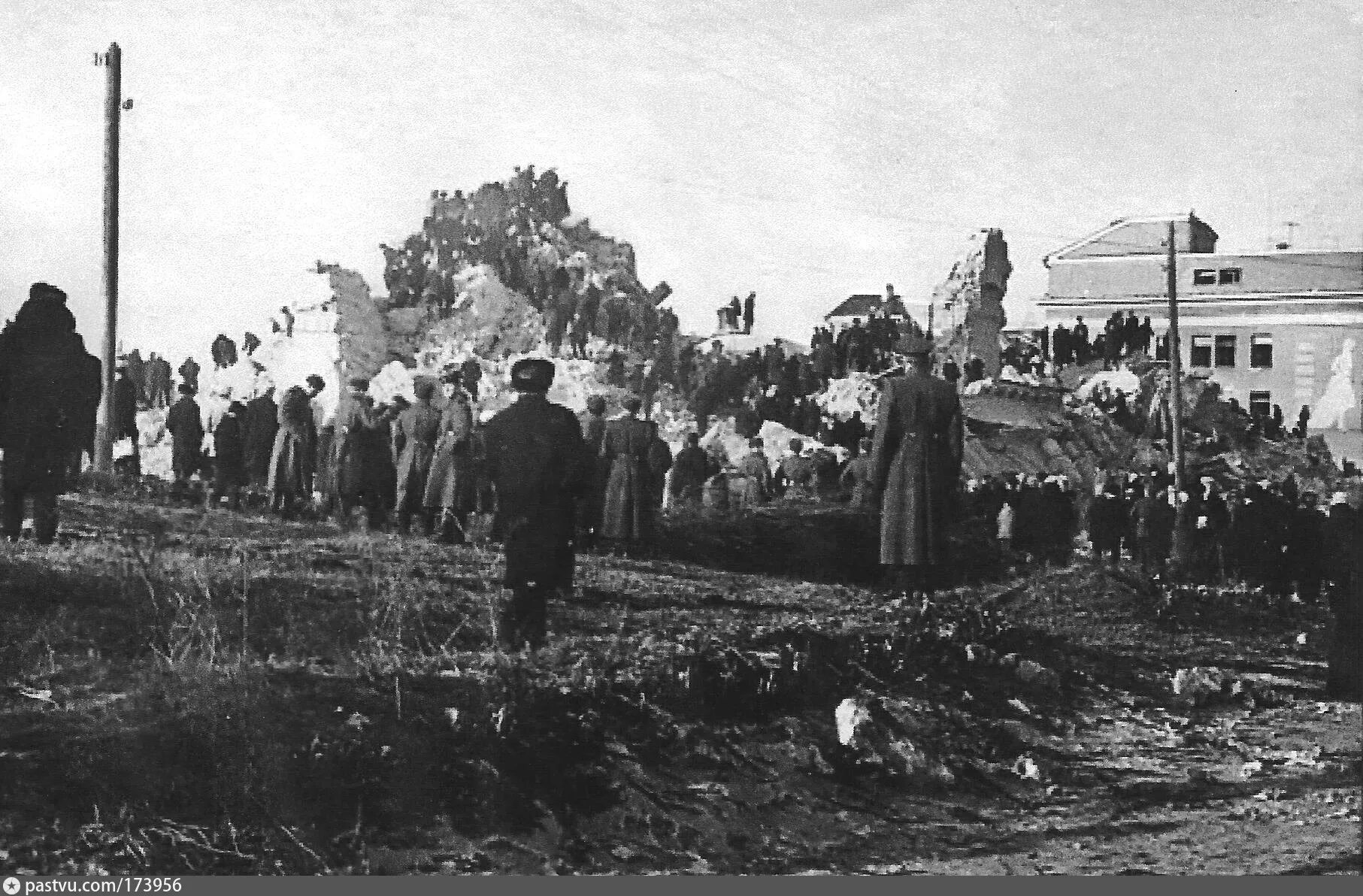 Разрушенный орел. Покровская Церковь (орёл). Взорван храм Преображения 1960. Преображенская Церковь Орел. Орел Покровская Церковь оккупация.