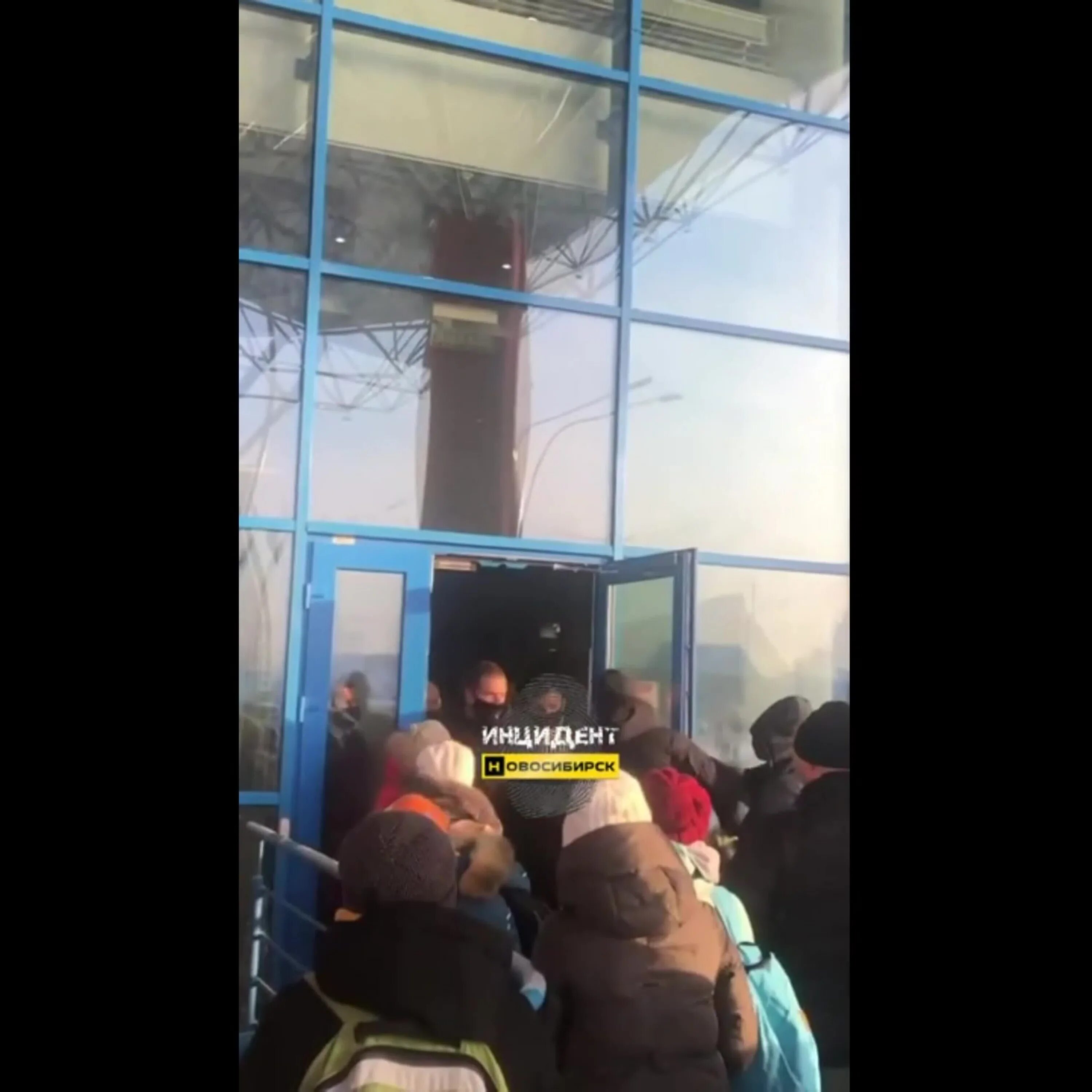 Пускают посетителей