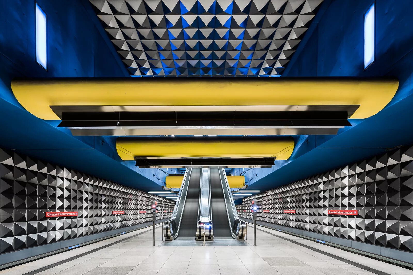 Включи современную станцию. Метро станция Стокгольм Тенста. Современные станции метро. Современная станция. Красивые современные станции метро.