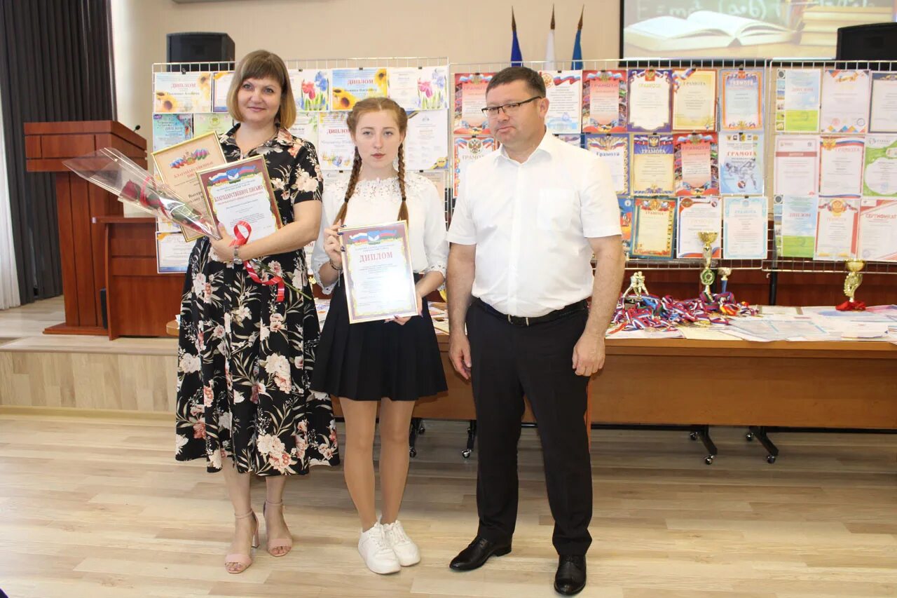 Одаренных детей наградили. Одаренных детей наградили