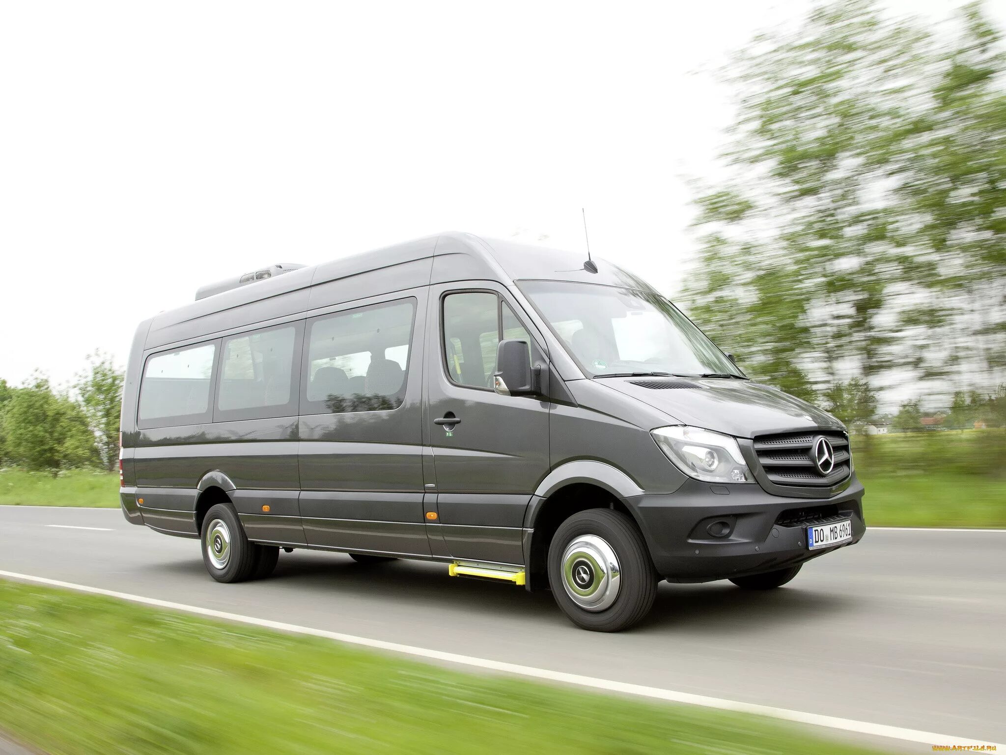 Включи спринтер. Mercedes-Benz Sprinter 906. Mercedes Benz Sprinter 2023. Mercedes Sprinter 906. Мерседес Спринтер пассажирский.