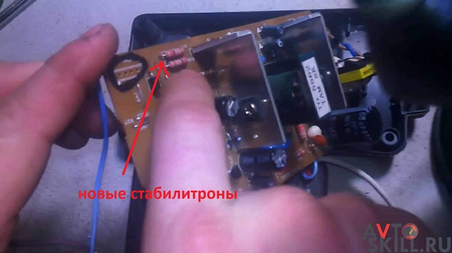 Как заряжать аккумулятор шуруповерта без зарядного устройства. Зарядное из зарядного от шуруповерта. зарядка автомобильного аккумулятора от шуруповерта. как зарядить аккумулятор автомобиля зарядным от шуруповерта. зарядка акб от шуруповерта от прикуривателя.