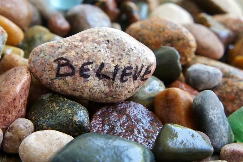 На берегу моря был камень. И камнем в них текст. И камнем в них текст. Камень трех дорог. Много цитат.