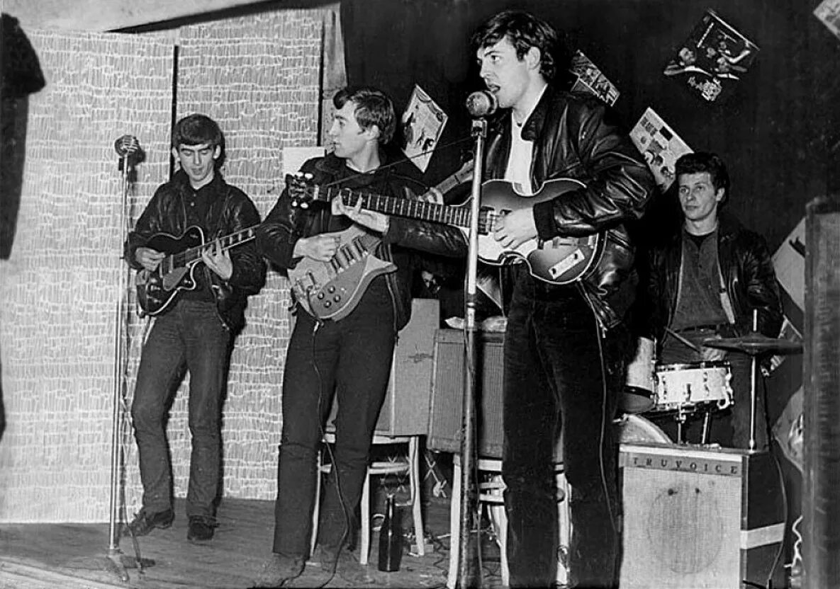 Битлз 1961. Группа Beatles 1961 год. Битлз в Гамбурге. Битлз концерт.
