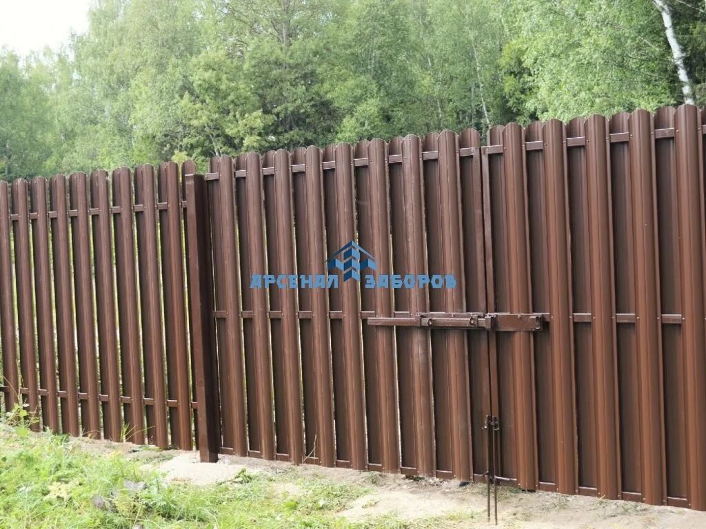 Ral 7016 штакетник. Забор из евроштакетника 1. Забор и ворота из евроштакетника. Заборы из евроштакетника в дубне. Забор из евроштакетника шахматка.