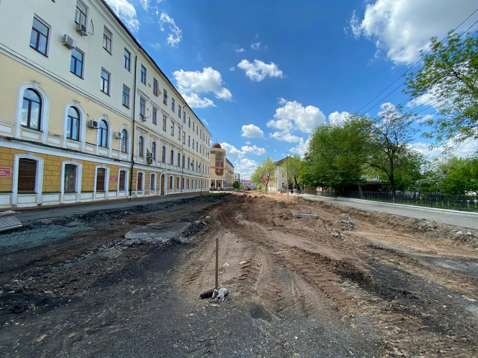 Оренбург ремонтная. Дорога в городе Оренбург. Краснознаменная 15 Оренбург. Улица Аксакова телевышка Оренбург. Оренбург ремонт дорога.